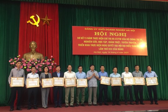 ĐẢNG BỘ  VÀ TỔNG GIÁM ĐỐC HANEL NHẬN BẰNG KHEN  CỦA ĐẢNG ỦY KHỐI DOANH NGHIỆP HÀ NỘI